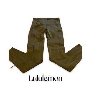 Lululemon yoga bottoms. EUC Excellent preowned condition. Size 6. With POCKETS.